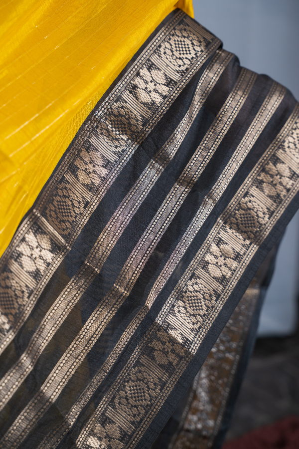 2D Patron Body Line Dola Silk Material Saree - Dahlia - Image 3